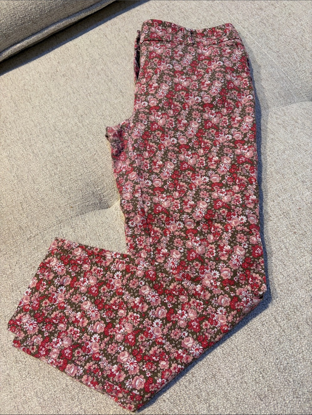 New York & Company Pink and Red Floral Cropped Pants